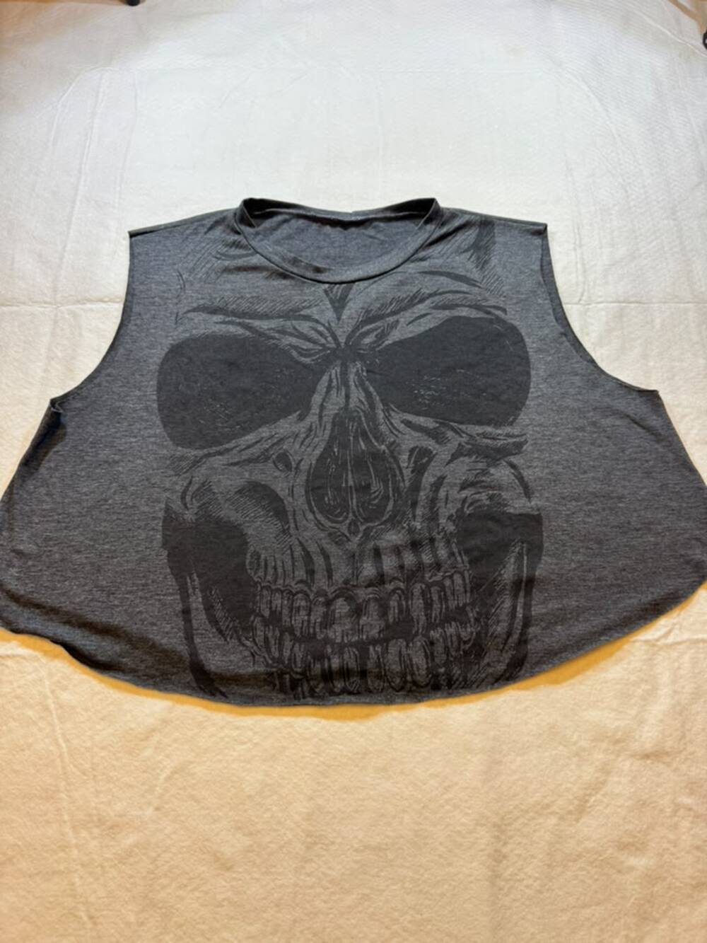 Women's Gray Cropped Muscle Tank Large Skull Graphic Raw Cut Sleeveless Goth